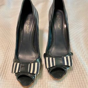 Sergio Zelcer navy and white stripe heels